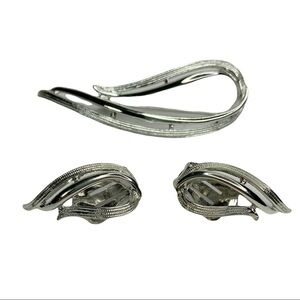 Vintage Sarah Coventry Silver Tone Swirl Teardrop Brooch & Clip On Earrings